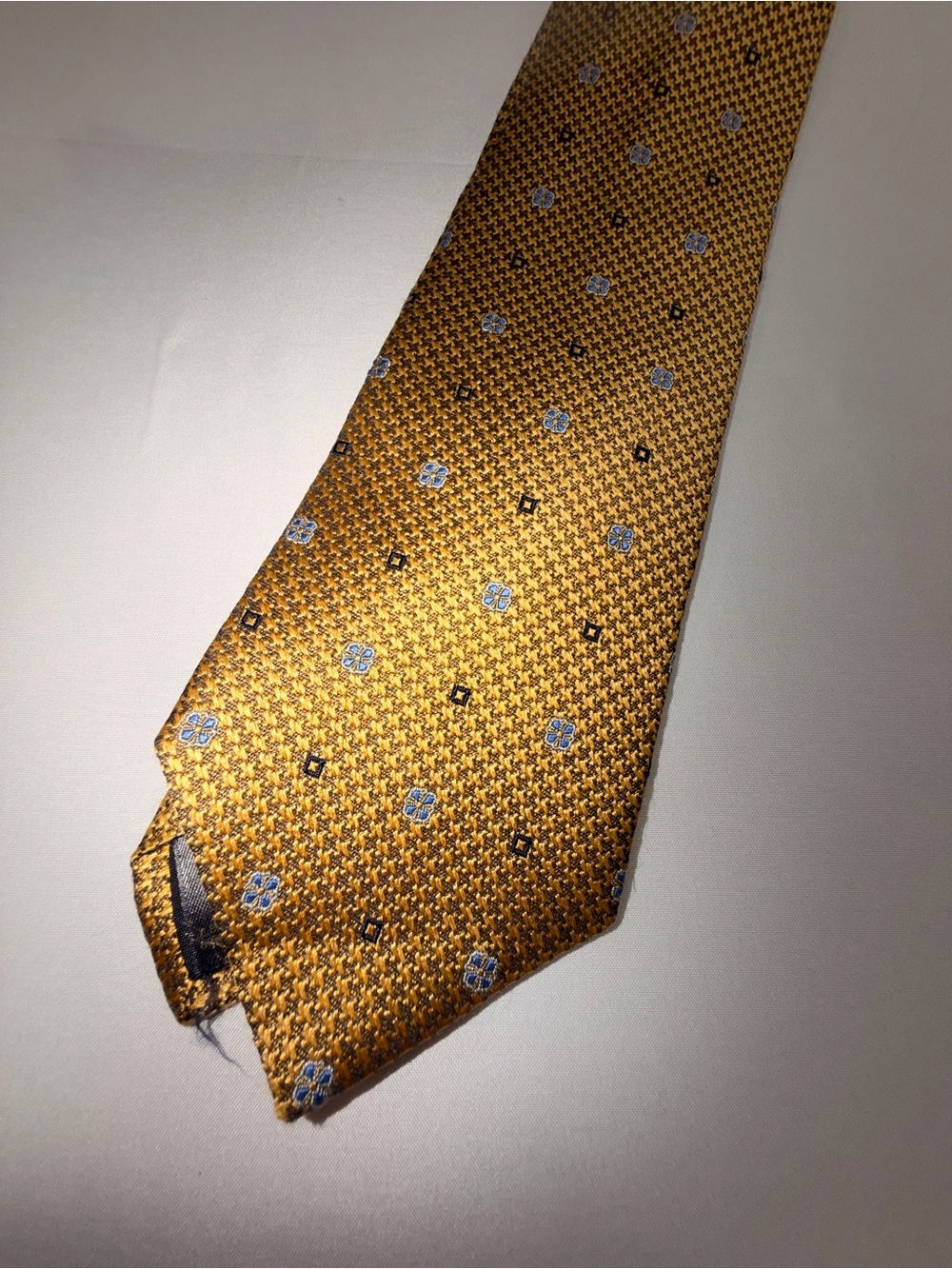 Brooks Brothers Mens Silk Tie Gold Blue Made in USA New York English Fabric